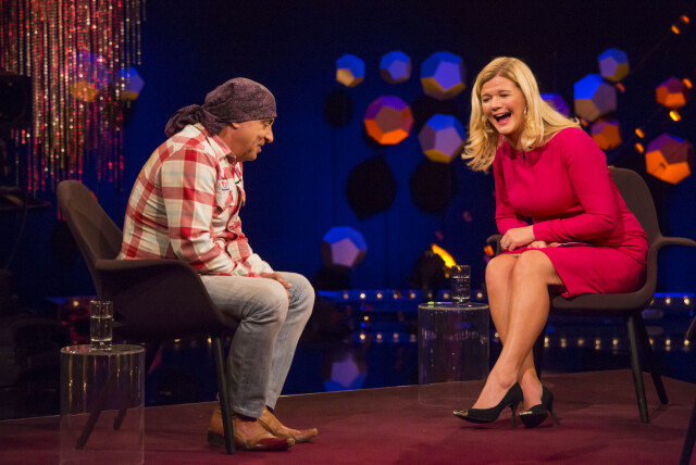 KJENTE GJESTER: Lindmo er vant til å ha store stjerner på besøk i studio. Her er hun i munter passiar med Steven Van Zandt. Foto: Tor Lindseth, Se og Hør KJENTE GJESTER: Lindmo er vant til å ha store stjerner på besøk i studio. Her er hun i munter passiar med Steven Van Zandt. Foto: Tor Lindseth, Se og Hør